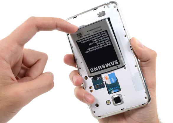 Tháo pin - Sua chua dien thoai Minh Phat Mobile HCM - Bac Lieu 0979150456 web https://minhphatmobile.com